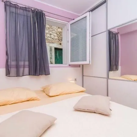 Antica アパート ポヴィヤ